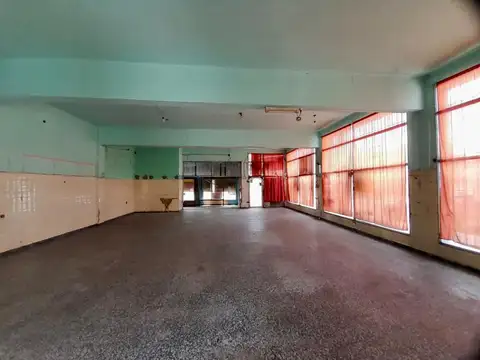 VENTA. Local de 160 m2. PERMUTA / FINANCIA. Berazategui.