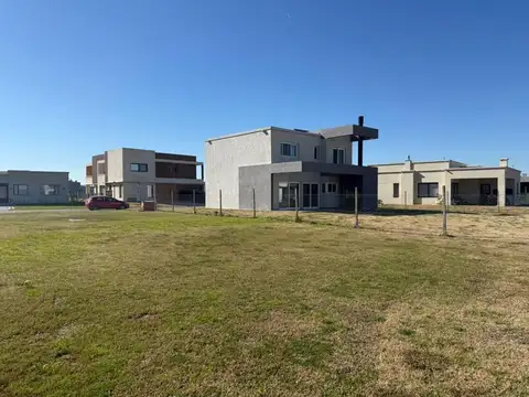 Terreno en Venta en Tristan Suarez, USD 47.000