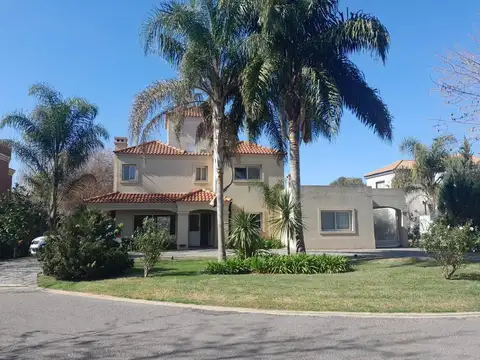 Venta con Renta, casa, 5 ambientes, Club de Campo Los Puentes,
