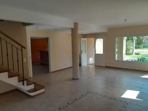 Venta con Renta, casa, 5 ambientes, Club de Campo Los Puentes,