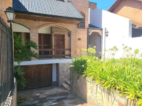 Casa en Venta con 4 cocheras