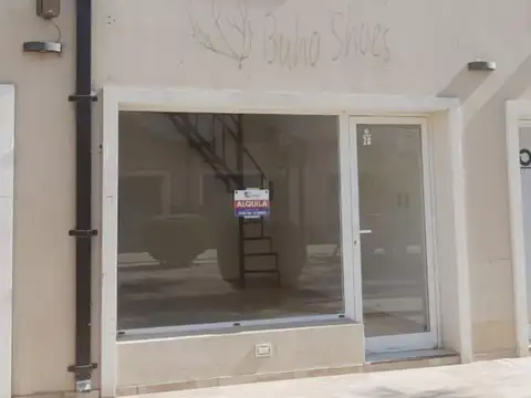 UBICADISIMO LOCAL EN IBARLUCEA  PASEO COMERCIAL PORTAL DE KI.  LOCAL 28