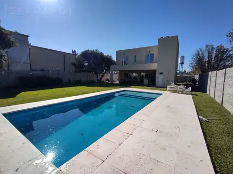 Casa en Venta con 2 cocheras