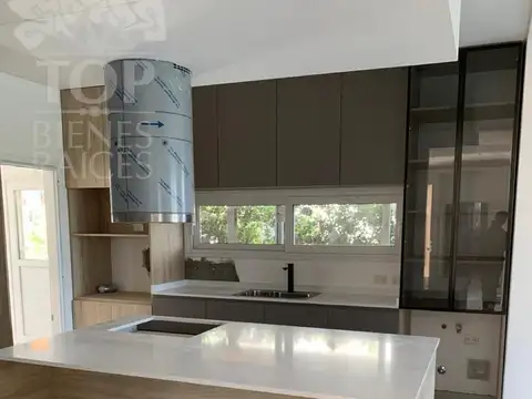 Casa 6 ambientes con 4 baños