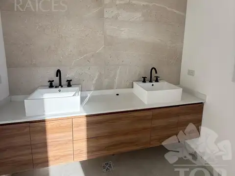 Casa en Venta en Laguna Grande, USD 610.000