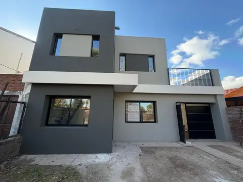 CASA CON DORMITORIO EN SUITE EN PB EN FUNES GARITA 8 LOS SOLARES