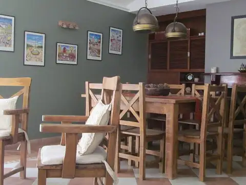 Venta Chalet en La Reja. Dos amplios chalets sobre lote propio de 3.400M2