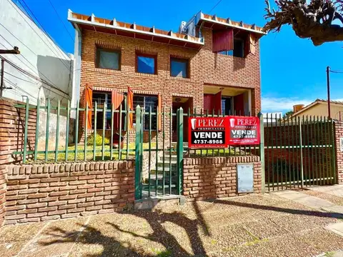 Chalet 2 plantas con Pileta  