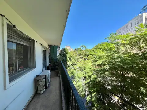 Avenida Luis María Campos 700