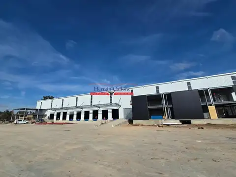EXCELENTE NAVE INDUSTRIAL DE 14.550 M² LINDERA AL AEROPUERTO