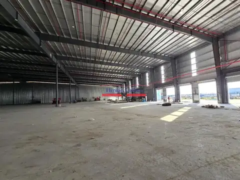 EXCELENTE NAVE INDUSTRIAL DE 14.550 M² LINDERA AL AEROPUERTO