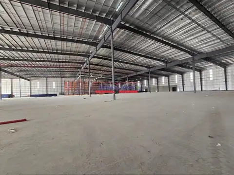 EXCELENTE NAVE INDUSTRIAL DE 14.550 M² LINDERA AL AEROPUERTO
