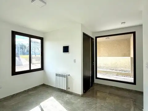 Venta Casa De Categoría A Estrenar de 2 Dormitorios En Barrio Cerrado Tejas IV - Malagueño
