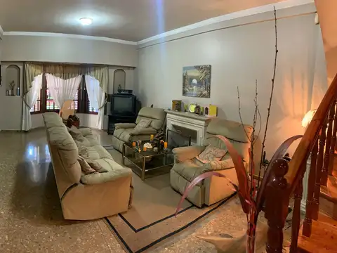 Casa 5 ambientes con 3 baños