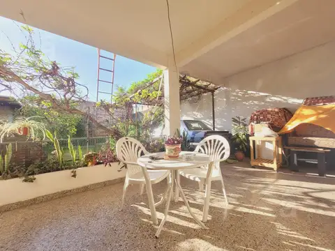 PH Tipo Casa en Venta en José León Suarez-Planta Baja-2 Dormitorios-Entrada para 3 autos-Fondo