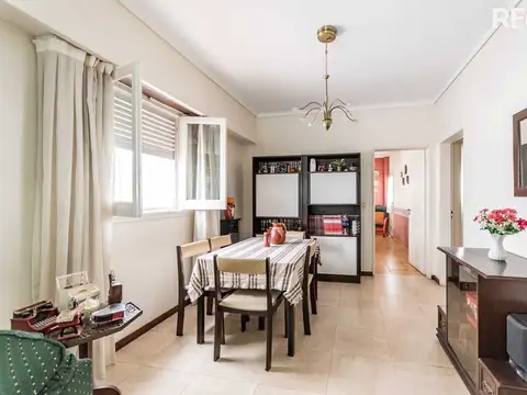Casa 6 ambientes con 2 baños