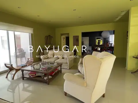 Casa en Venta con 6 cocheras