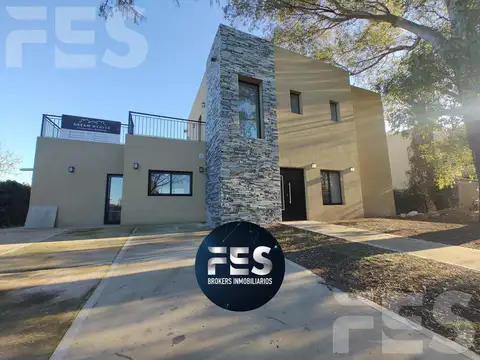 VENTA CASA DE 5 AMBIENTES MAS DEPENDENCIA A ESTRENAR