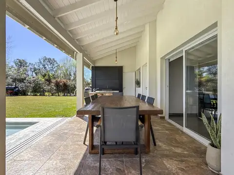 Casa 5 ambientes con 3 baños