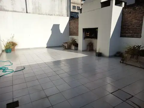 VENTA MONOAMBIENTE CON COCHERA Y PARRILLA AV BOEDO