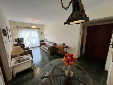 DEPARTAMENTO 3 AMBIENTES CON BALCÓN Y VISTA ABIERTA, ZONA VARESE