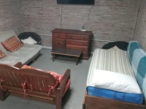 Casa 2 ambientes con 1 baño