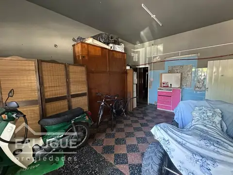 Casa 6 ambientes con 2 baños
