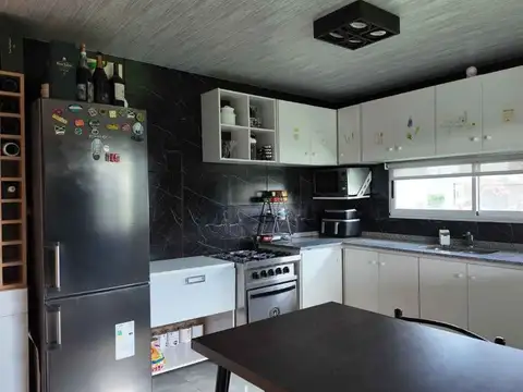 CASA EN VENTA 2 DORMITORIOS-BRISANOVA - P. ESTHER
