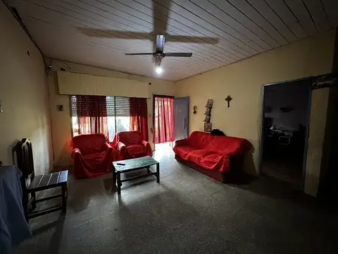 Casa 5 ambientes con 2 baños