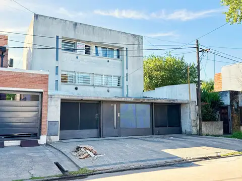 triplex calle  73 entre 17 y 18   2 dormitorio-cochera-frente