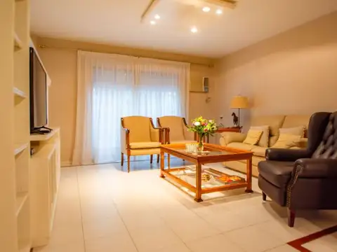 Depto Tipo Casa en Venta con 2 cocheras
