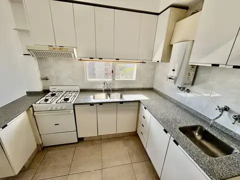 Departamento dos dormitorios en alquiler. Pellegrini 600