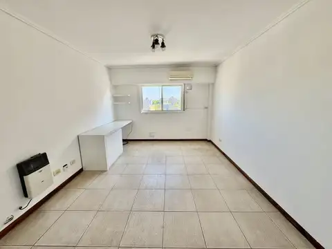 Departamento dos dormitorios en alquiler. Pellegrini 600