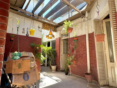 CASA EN VENTA A RECICLAR O LOTE BANFIELD