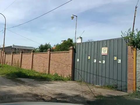 OPORTUNIDAD 70 % FINANCIADOTerreno de 2.200 m2 con una casa quinta con quincho y pileta