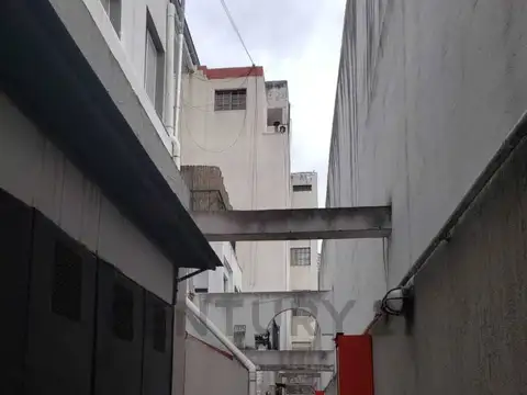 PH reciclado a nuevo en La Paternal – ¡Ideal vivienda u oficina!