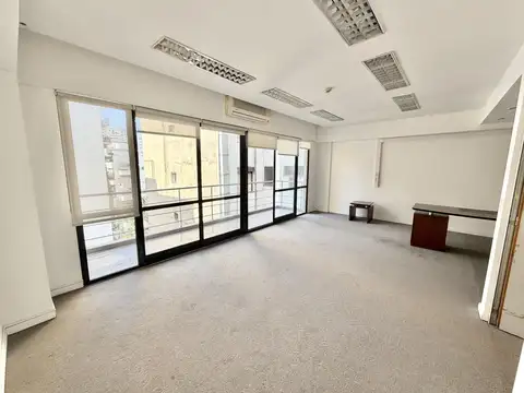 Oficina 6 ambientes con 4 baños