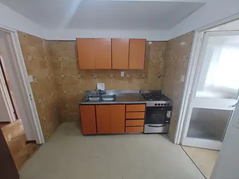 Semipiso. wTres ambientes contafrente Cochera.
