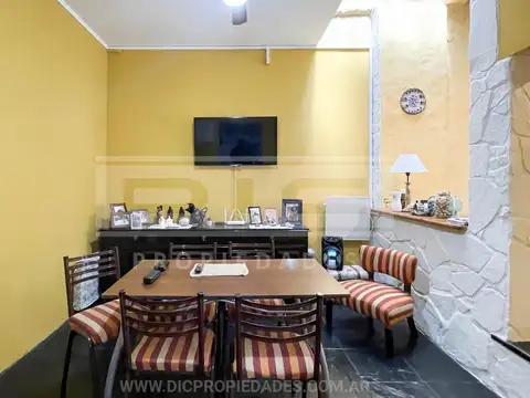 Casa 4 ambientes con 2 baños