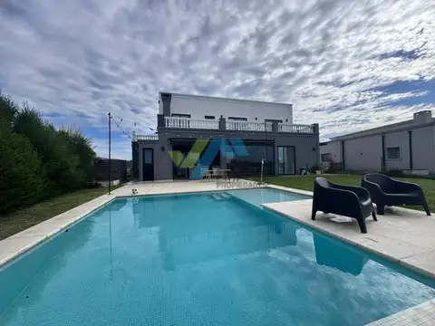Casa 7 ambientes con 5 baños