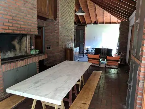 Calle 489 (Lacroze) e/ Camino centenario y 14