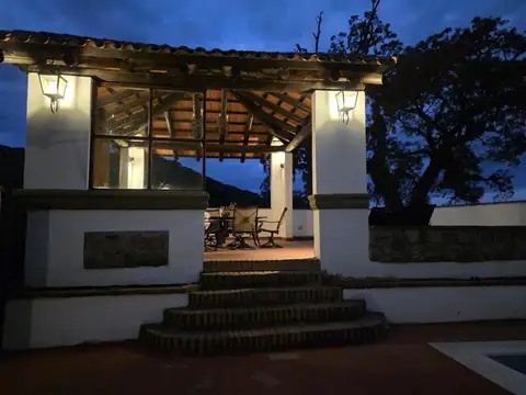 Casa en Venta con 3 cocheras