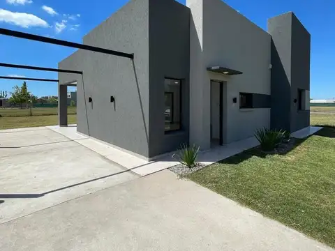 Casa en venta en Funes Norte | 2 dormitorios | Terreno de 502,32 m² | Excelente calidad constructiva