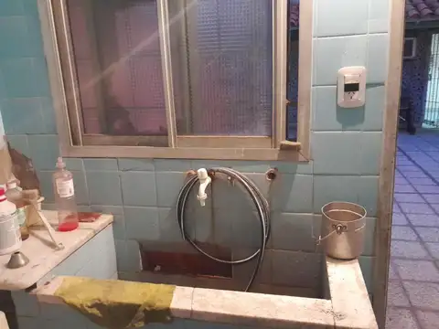 Casa 4 ambientes con 1 baño