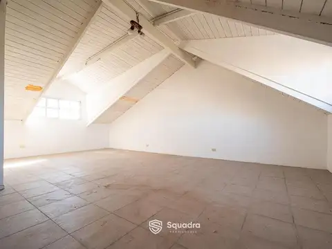 Casa en Alquiler con 2 cocheras
