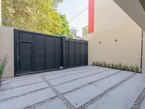 Casa en Venta con 3 cocheras