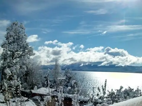 Cálido depto de 2 ambientes en Complejo frente al Lago con estacionamiento