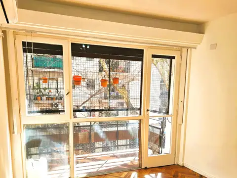 Hermoso semipiso de 4 ambientes con 2 baños en Palermo -A pasos de La Rural y el Rosedal - Excelente zona - Listo para habitar