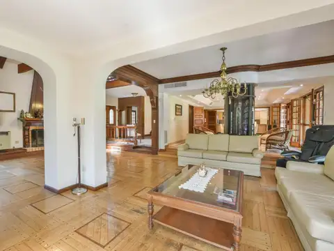 Casa en Venta con 6 cocheras