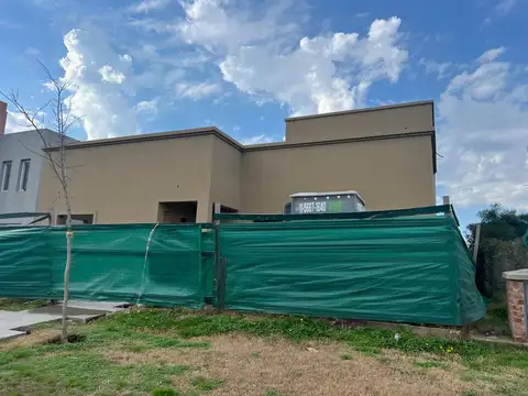Casa en venta a estrenar Barrio San Pablo, Pilar 285